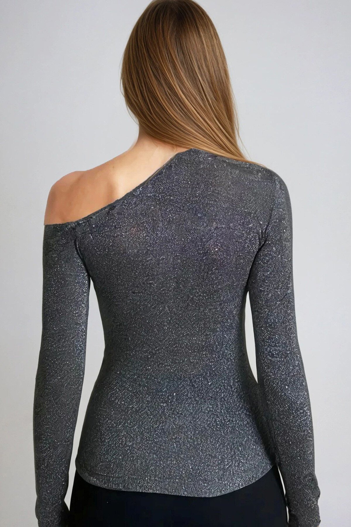 Simli Siyah Kayık Yaka Tek Omuzu Açık Kaşkorse Bluz