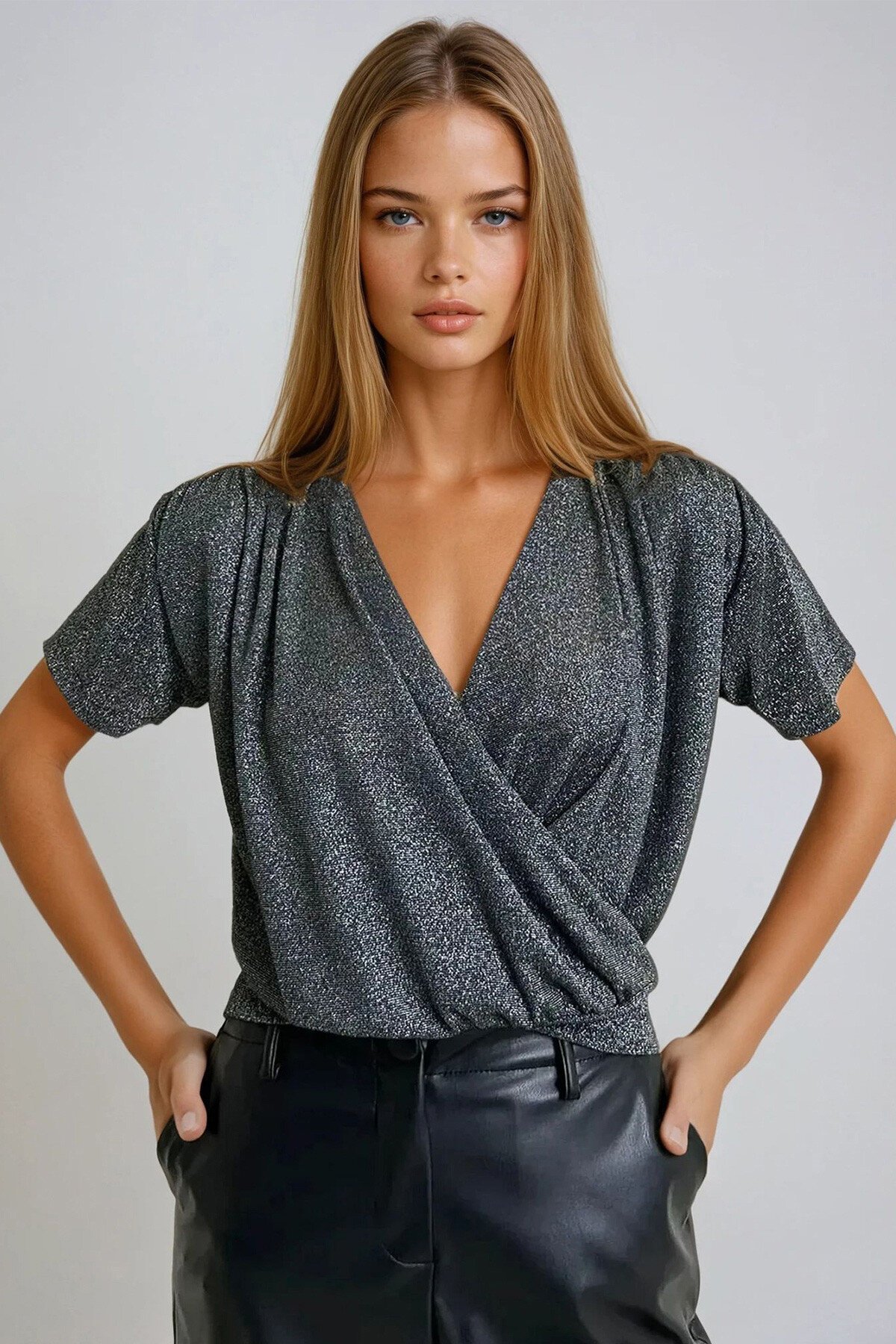 Simli Siyah Kruvaze Yaka Kısa Kol Simli Örme Crop Bluz