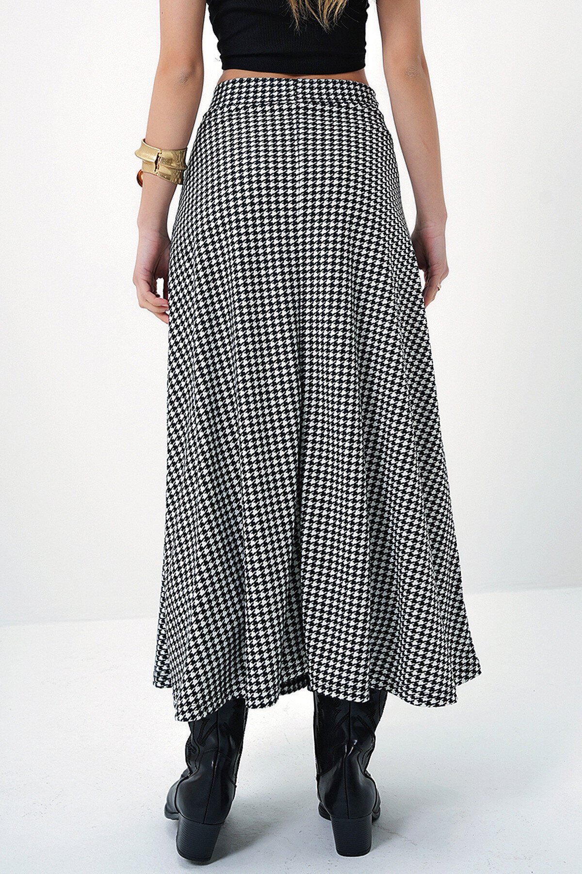 Siyah Beyaz Beli Lastikli Süet Dokulu Desenli Uzun Etek