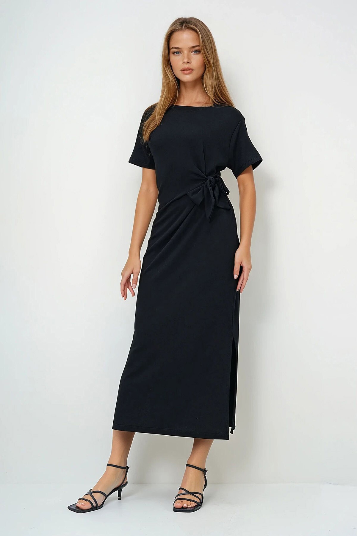 Siyah Bisiklet Yaka Beli Bağlama Detaylı Kısa Kol Yırtmaçlı Yazlık Örme Elbise