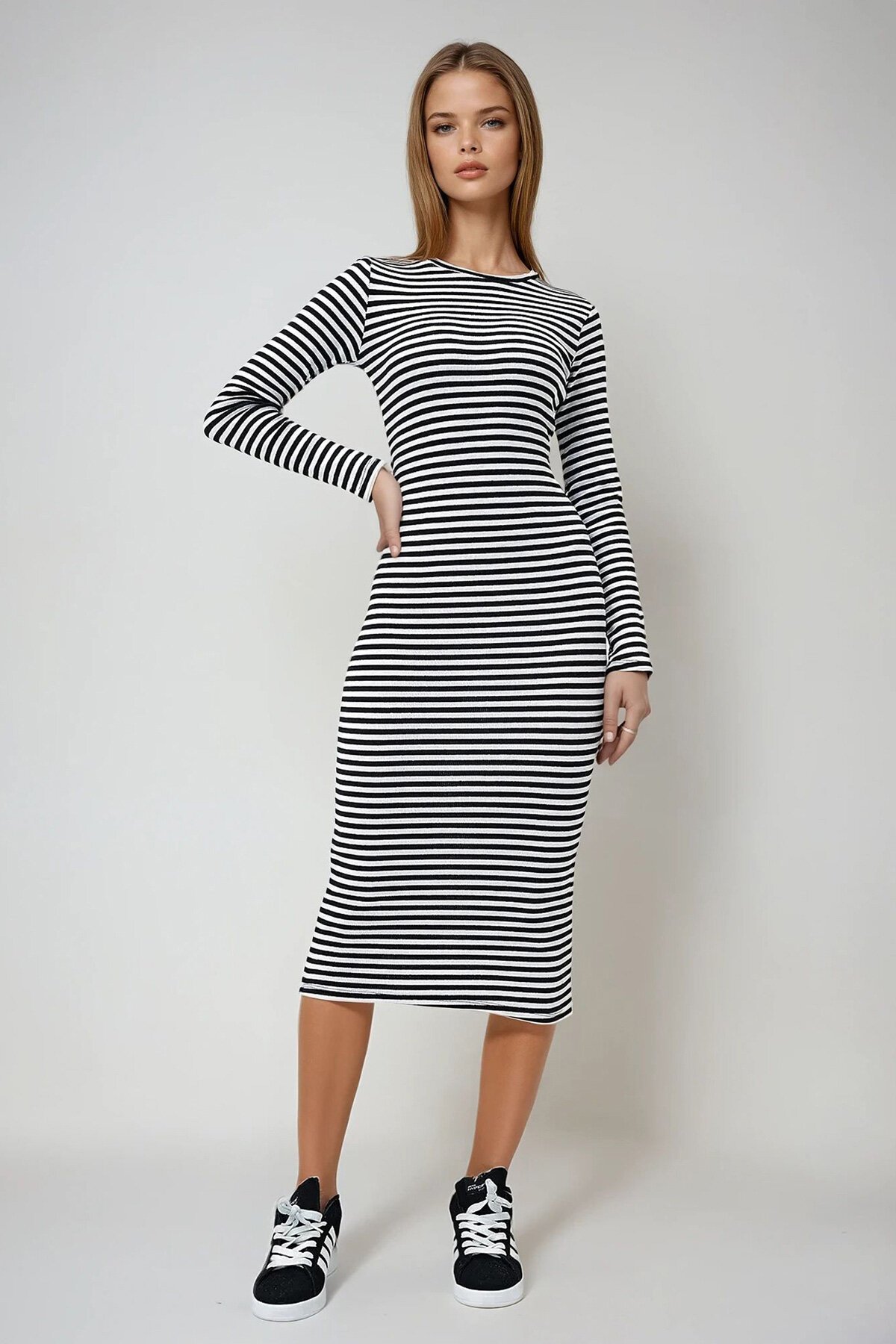 Siyah Bisiklet Yaka Çizgili Midi Boy Basic Elbise