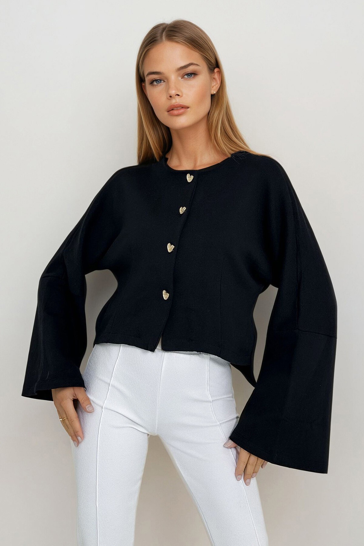 Siyah Bisiklet Yaka Gold Kalp Düğmeli Örme Hırka