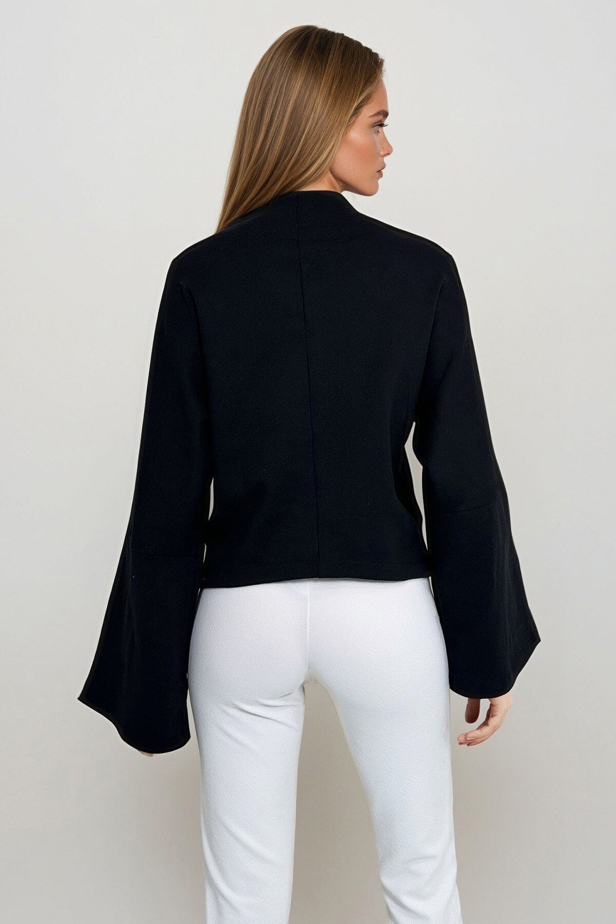 Siyah Bisiklet Yaka Gold Kalp Düğmeli Örme Hırka