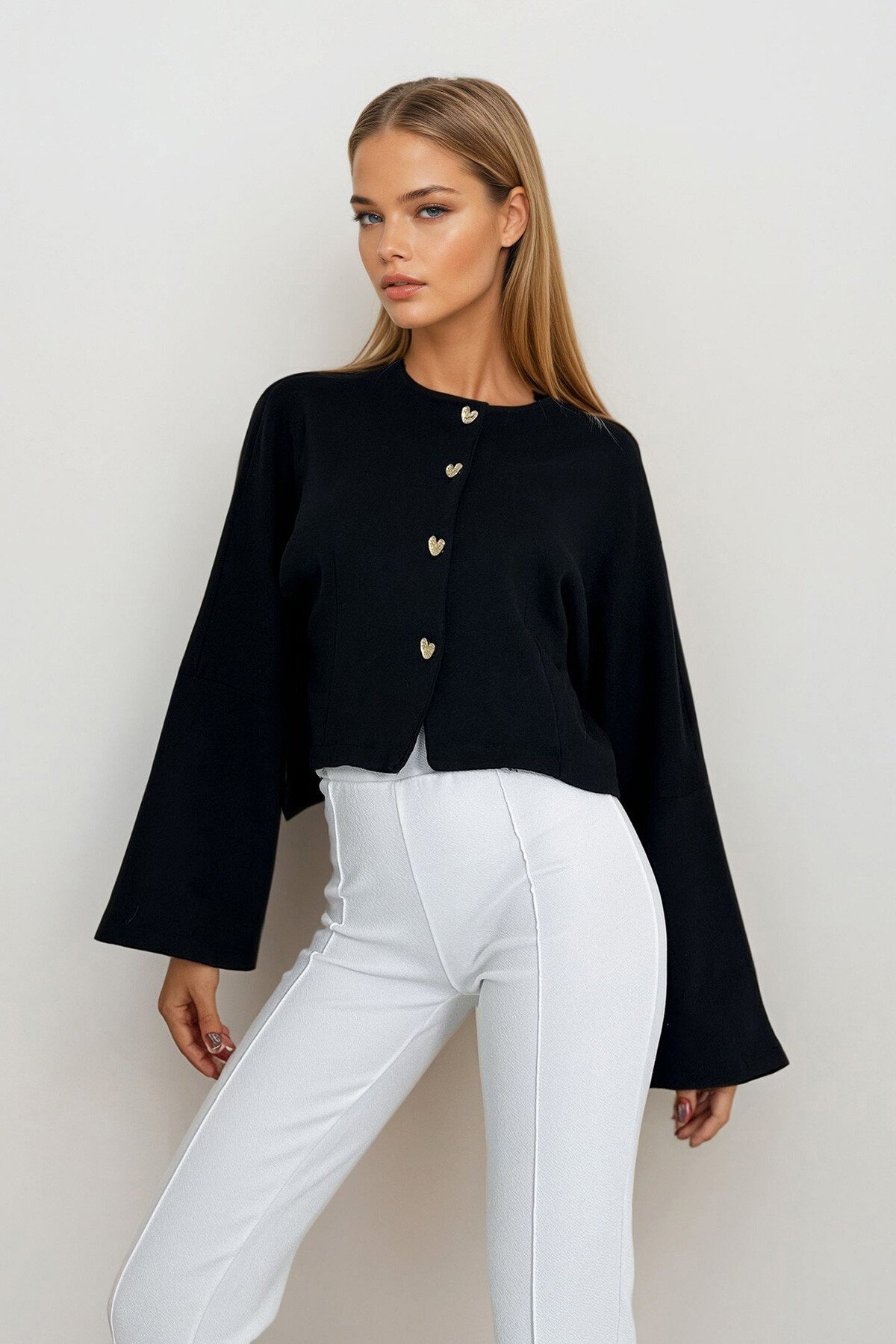 Siyah Bisiklet Yaka Gold Kalp Düğmeli Örme Hırka