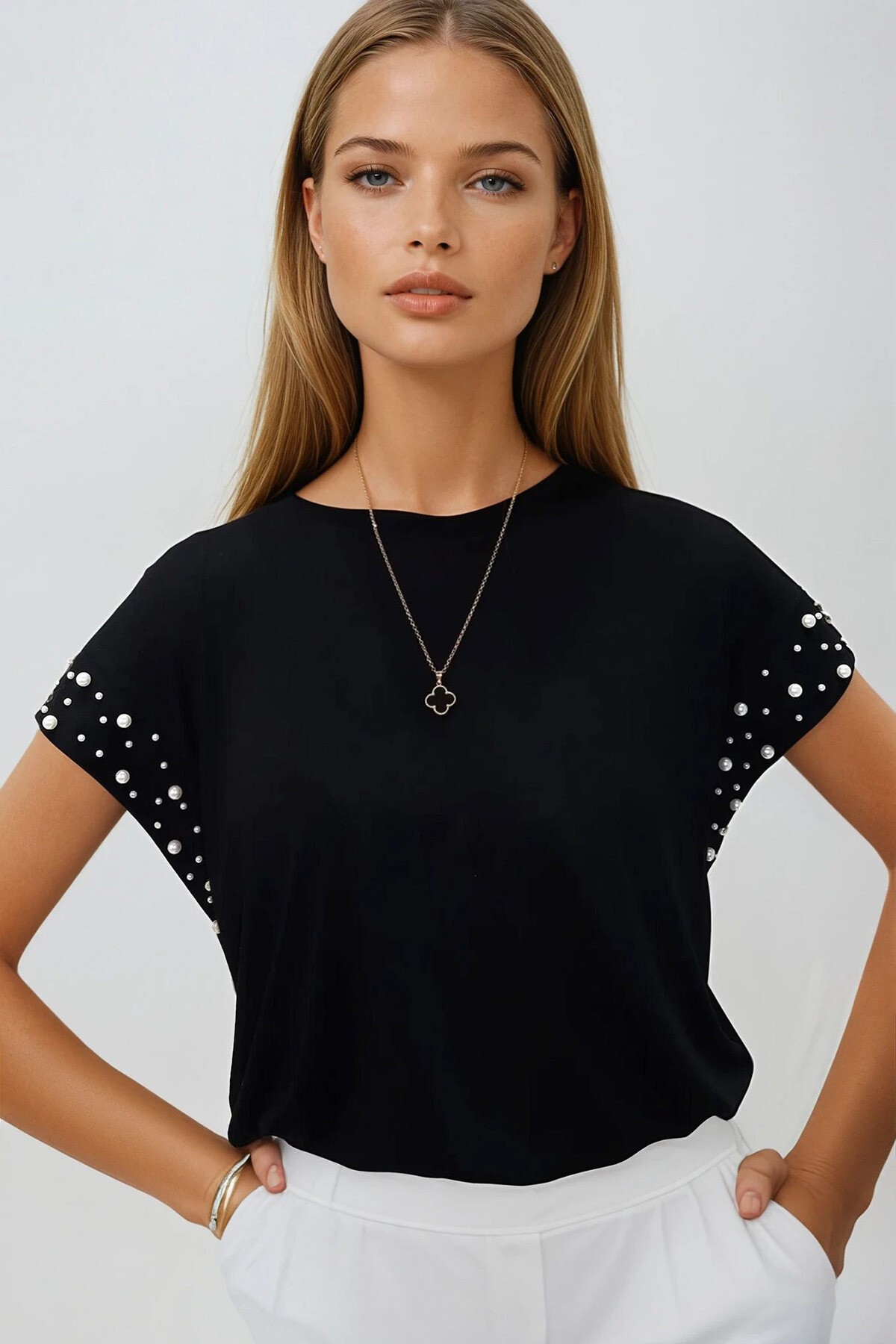 Siyah Bisiklet Yaka İnci Çakımlı Kolsuz Sandy Bluz