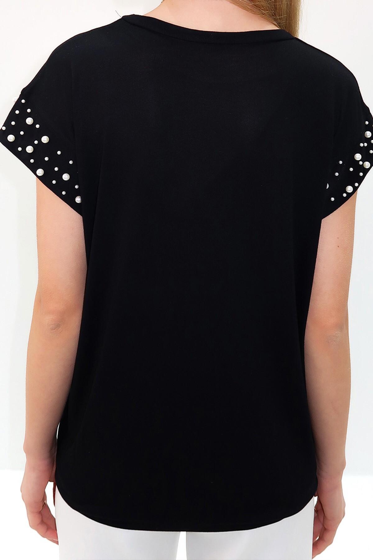 Siyah Bisiklet Yaka İnci Çakımlı Kolsuz Sandy Bluz