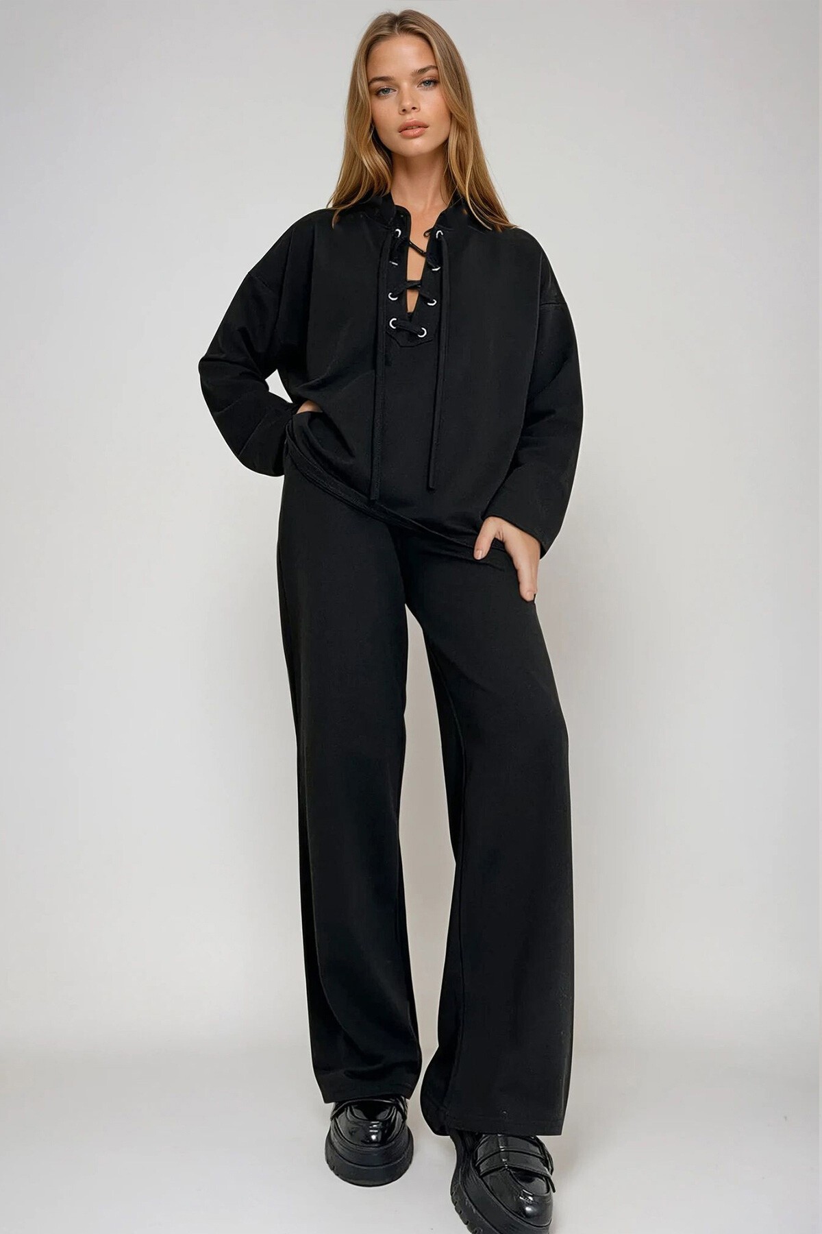 Siyah Bisiklet Yaka Kuş Gözü Detaylı İki İplik Sweat Ve Çift Cepli Pantolon Takım