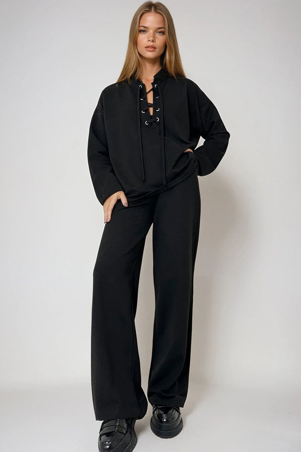 Siyah Bisiklet Yaka Kuş Gözü Detaylı İki İplik Sweat Ve Çift Cepli Pantolon Takım