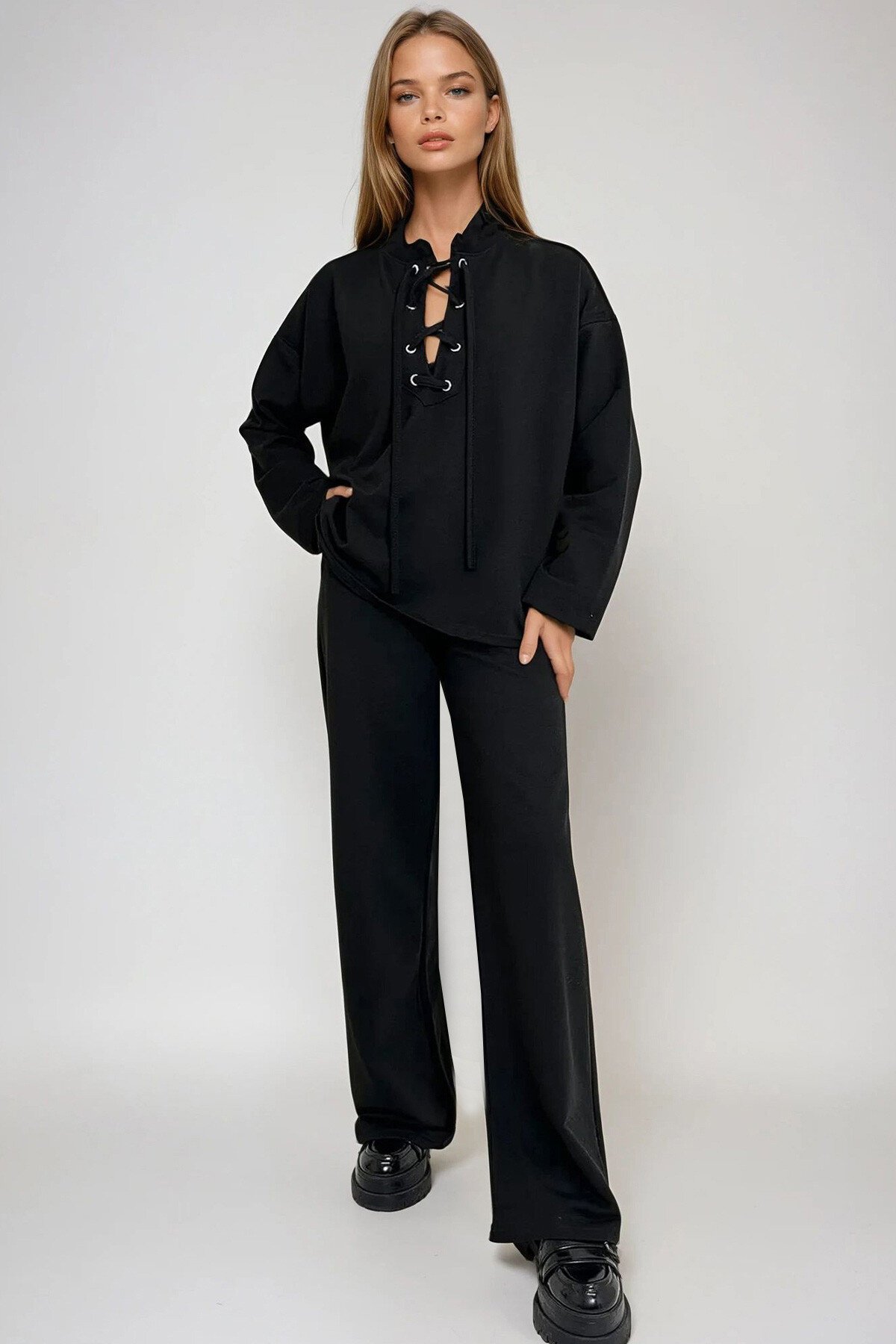 Siyah Bisiklet Yaka Kuş Gözü Detaylı İki İplik Sweat Ve Çift Cepli Pantolon Takım