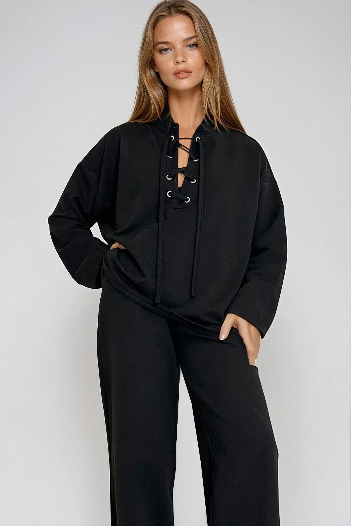 Siyah Bisiklet Yaka Kuş Gözü Detaylı İki İplik Sweat Ve Çift Cepli Pantolon Takım