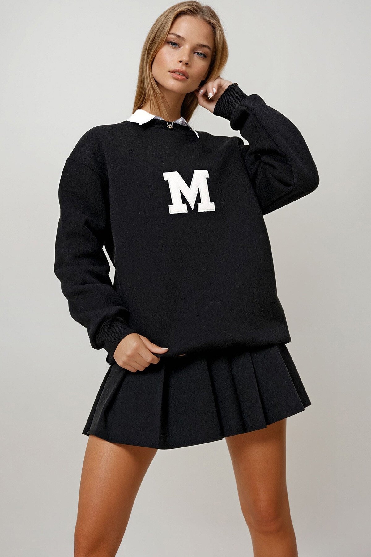 Siyah Bisiklet Yaka Nakışlı İçi Şardonlu Oversize Sweatshirt