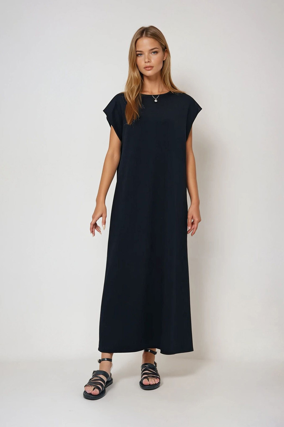 Siyah Bisiklet Yaka Omuzları Vatkalı Örme Yazlık Elbise