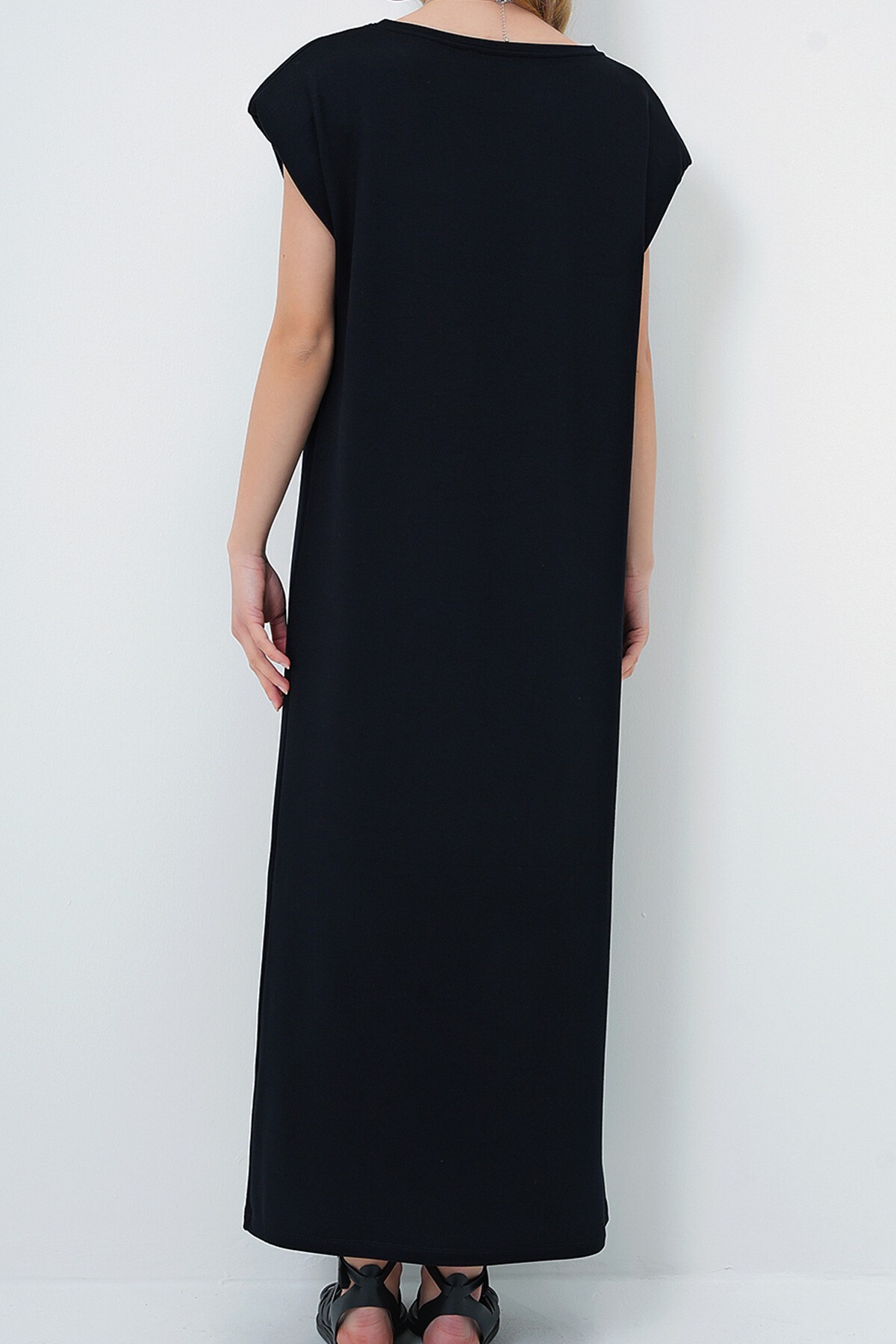 Siyah Bisiklet Yaka Omuzları Vatkalı Örme Yazlık Elbise