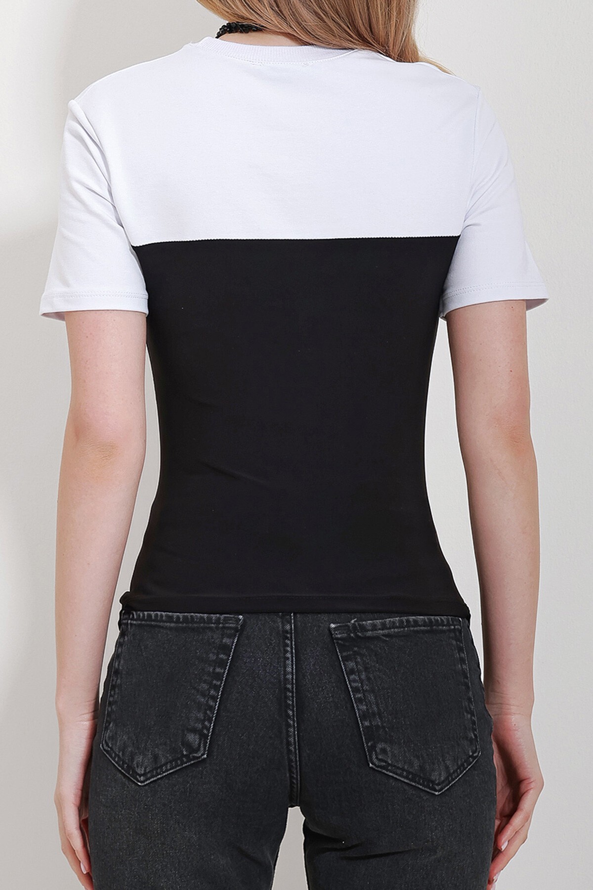 Siyah Bisiklet Yaka Önü Drapeli Renk Bloklu Sandy Bluz