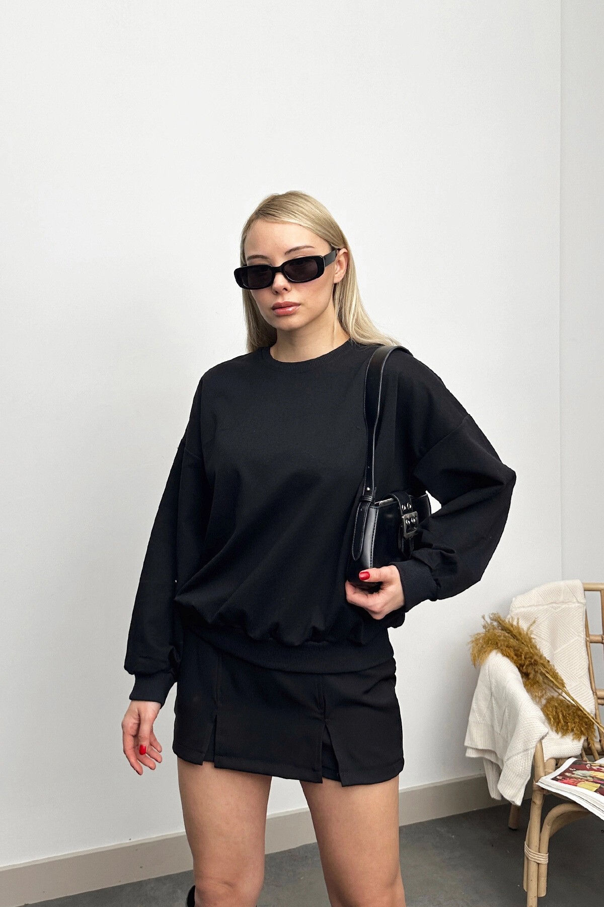 Siyah Bisiklet Yaka Oversize Basic Sweatshirt