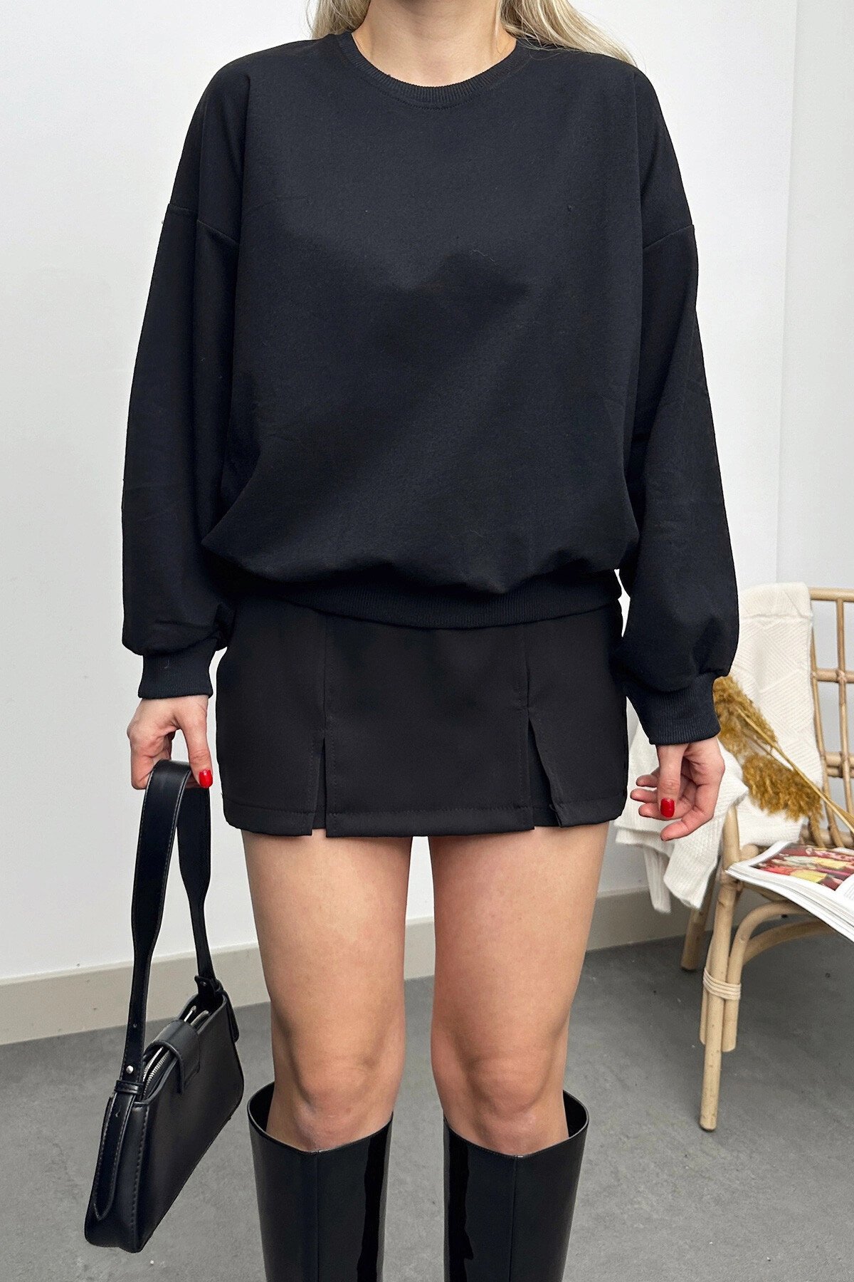 Siyah Bisiklet Yaka Oversize Basic Sweatshirt