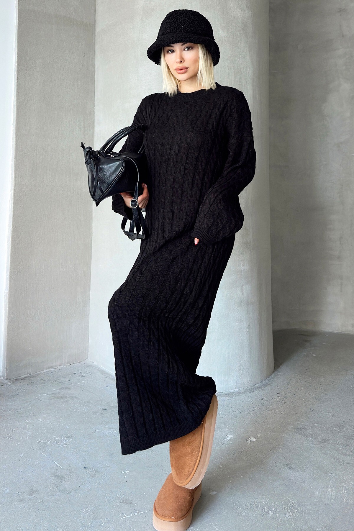 Siyah Bisiklet Yaka Saç Örgülü Kadın Triko Midi Elbise