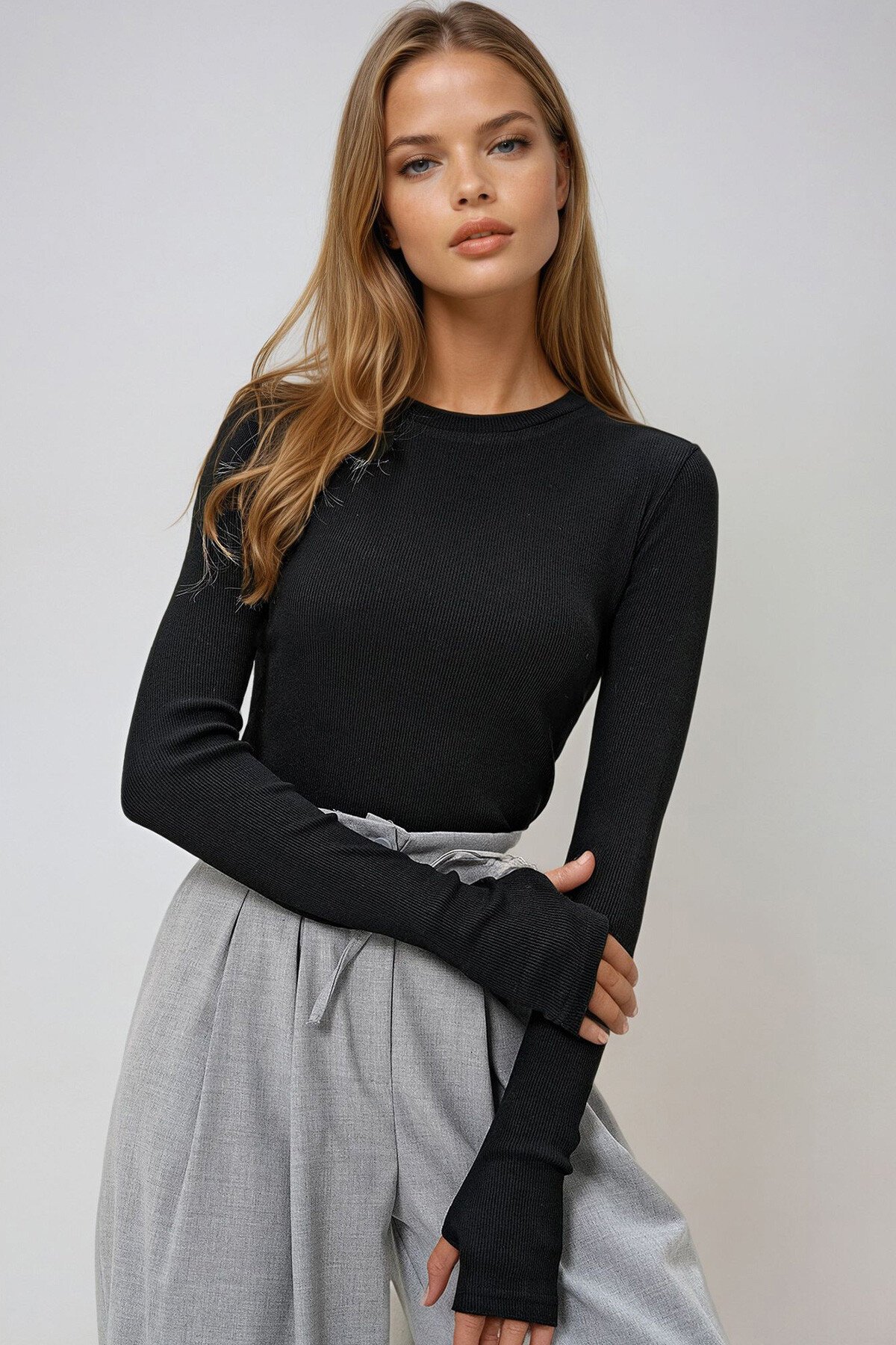 Siyah Bisiklet Yaka Uzun Kol Parmak Detaylı Kaşkorse Bluz