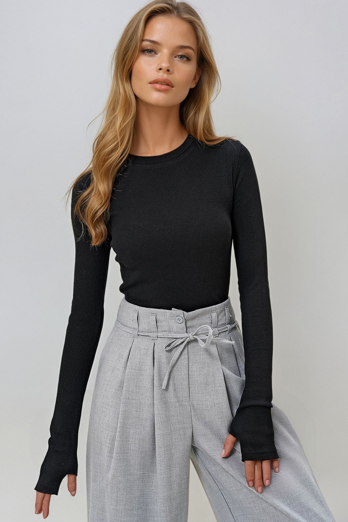 Siyah Bisiklet Yaka Uzun Kol Parmak Detaylı Kaşkorse Bluz