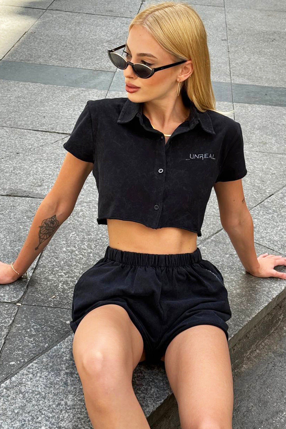 Siyah Çift Cepli Beli Lastikli Şort Ve Crop Gömlek Takım