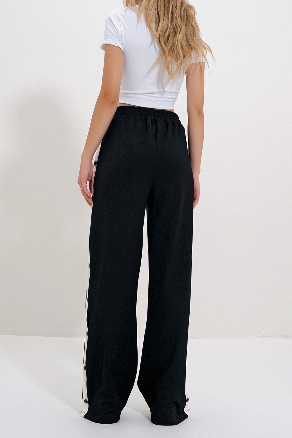 Siyah Çift Cepli Lastikli Yanları Şeritli Wide Leg Pantolon