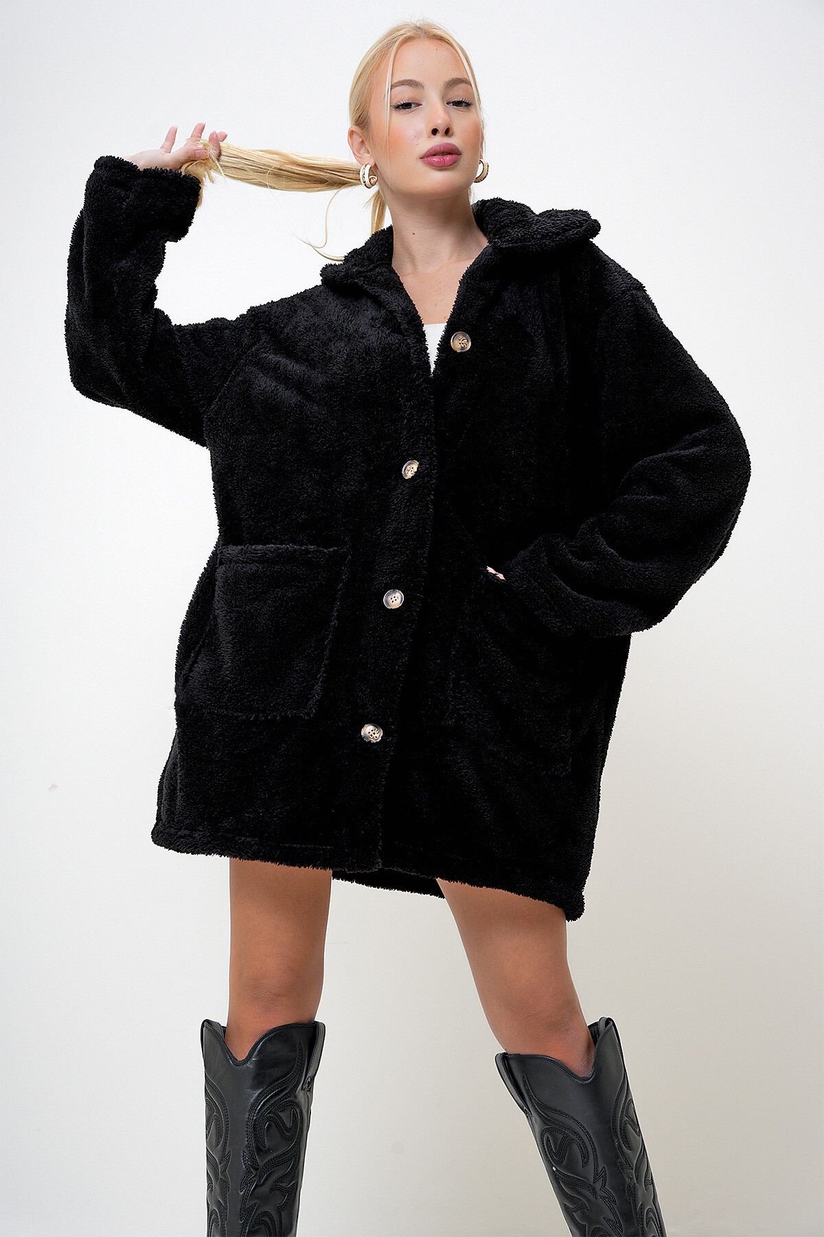 Siyah Çift Cepli Önü Düğmeli Oversize Peluş Ceket