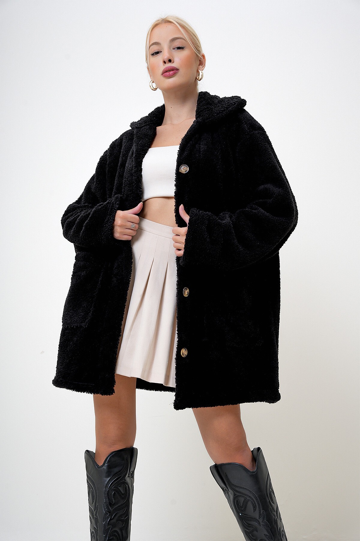 Siyah Çift Cepli Önü Düğmeli Oversize Peluş Ceket