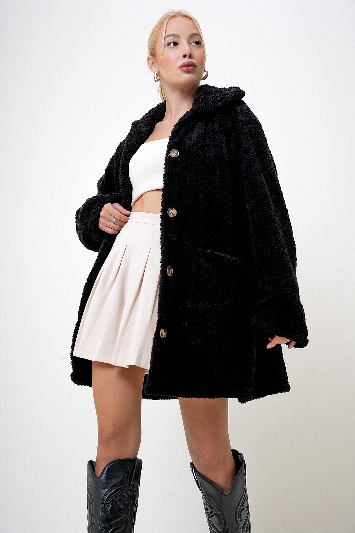 Siyah Çift Cepli Önü Düğmeli Oversize Peluş Ceket