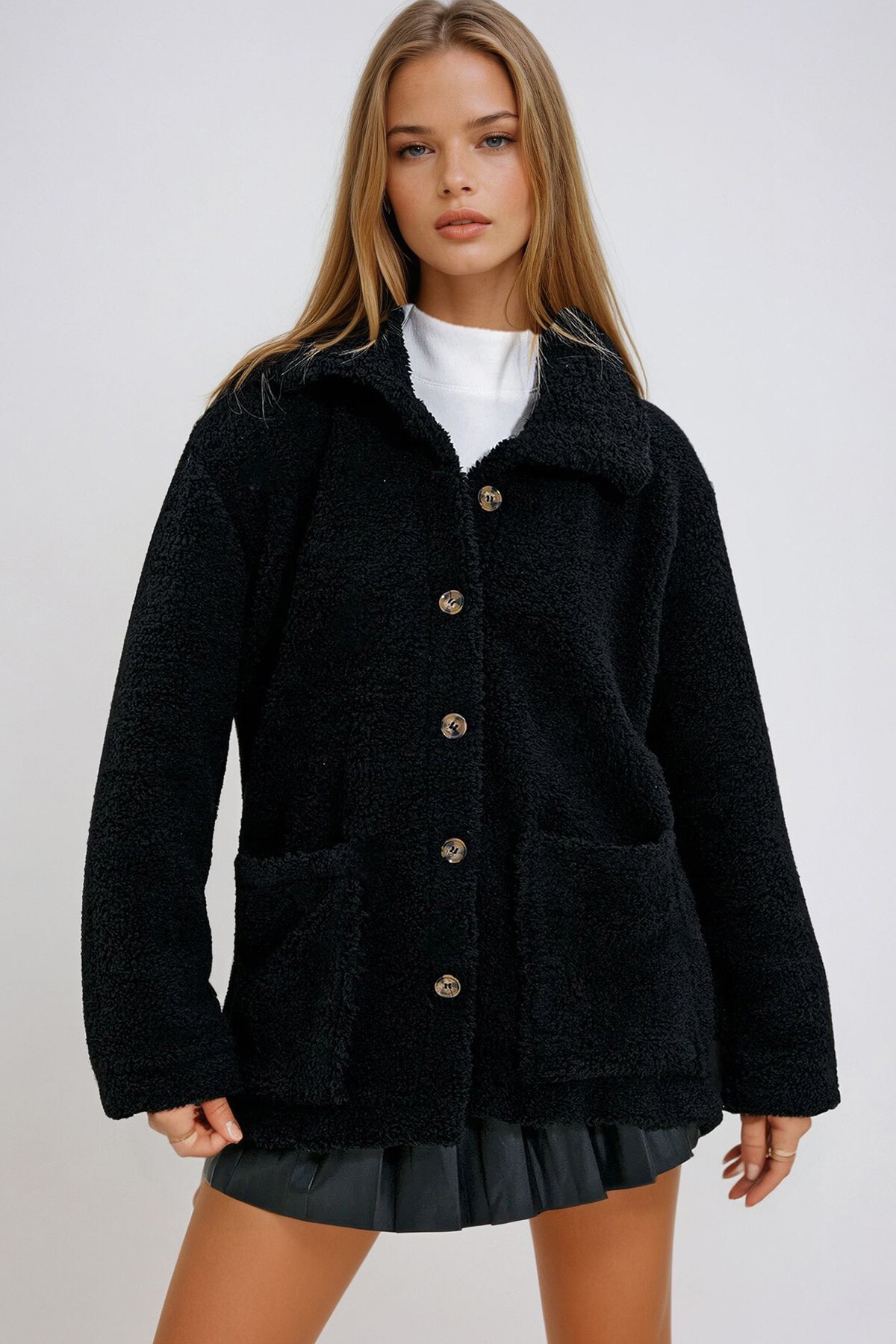 Siyah Çift Cepli Önü Düğmeli Şal Yaka Peluş Ceket