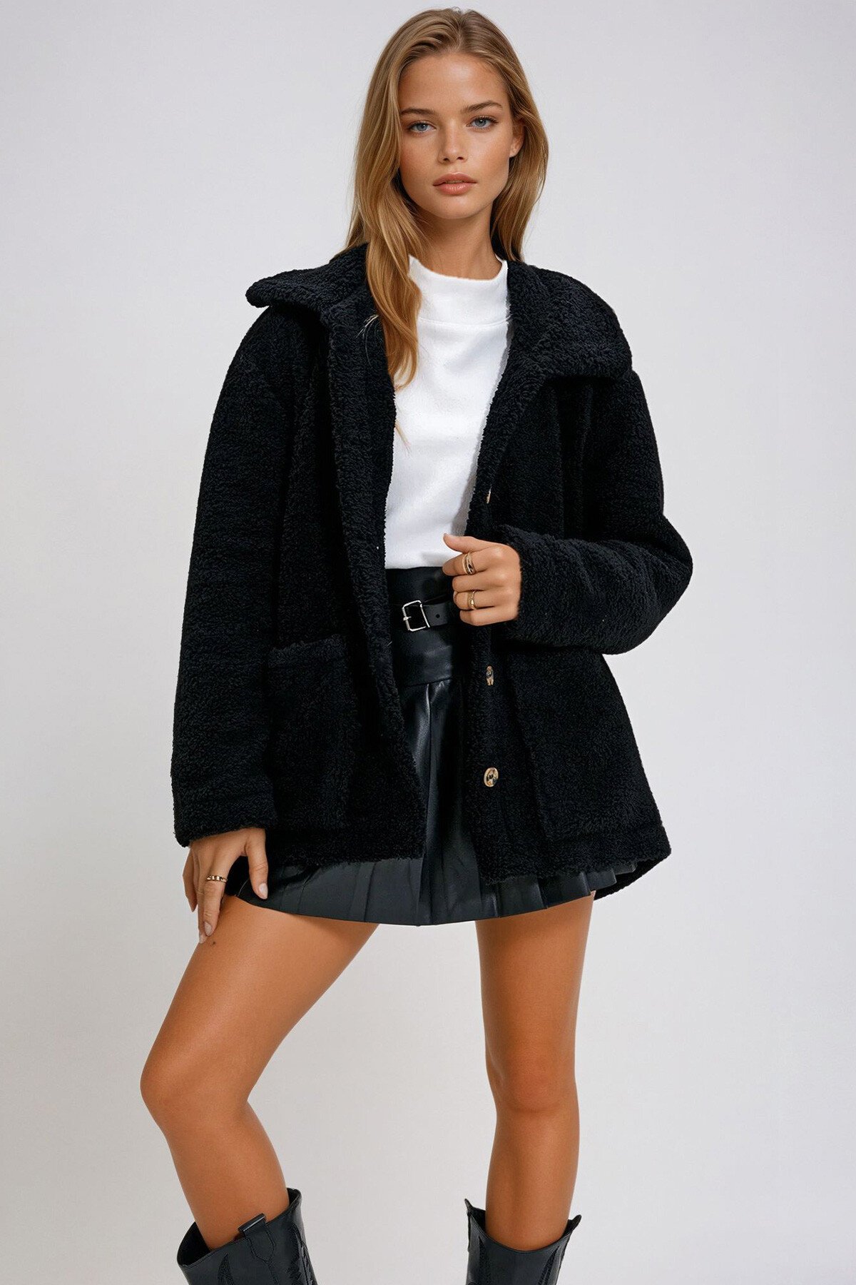 Siyah Çift Cepli Önü Düğmeli Şal Yaka Peluş Ceket