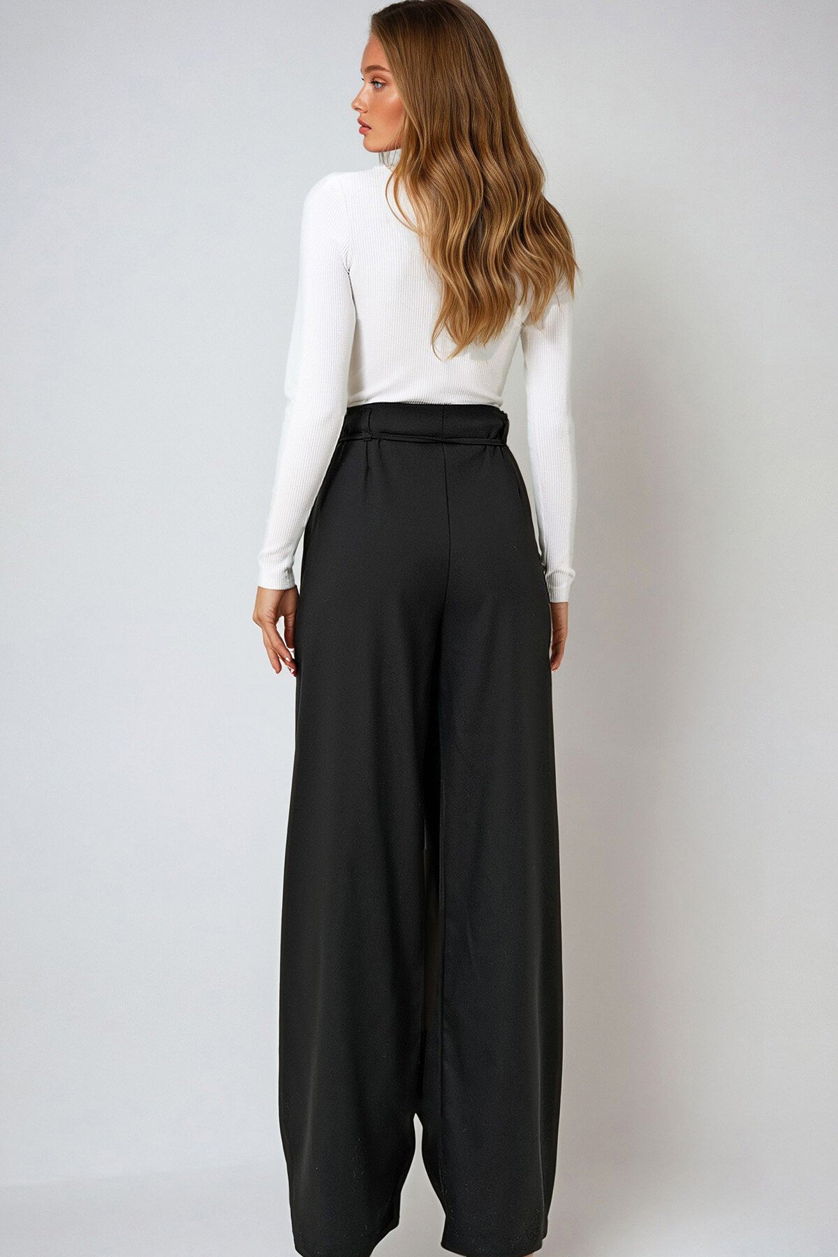 Siyah Çift Cepli Pileli Bağlama Detaylı Dokuma Pantolon