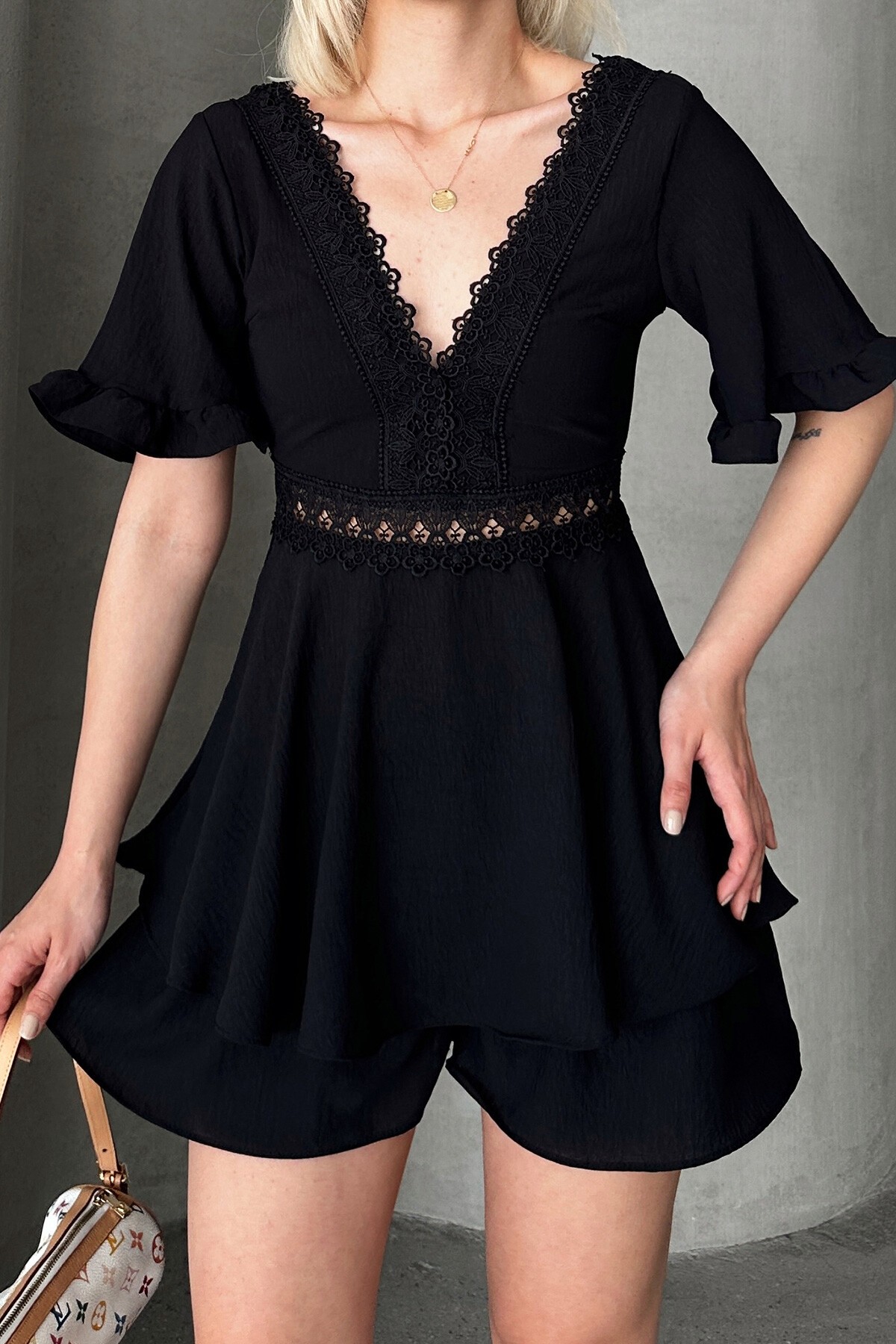 Siyah Dantelli Arkası Bağcıklı Şort Elbise