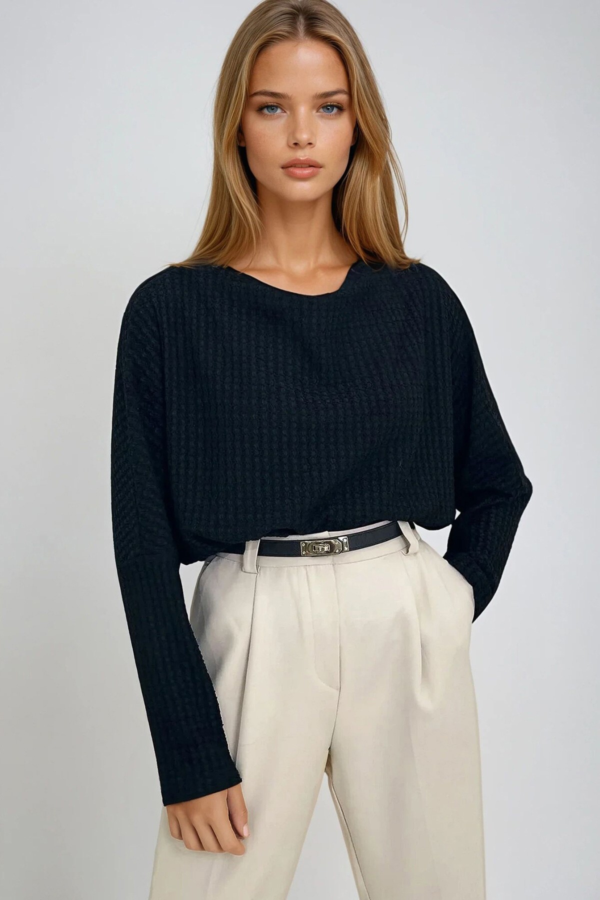 Siyah Degaje Yaka Geniş Kesim Örme Bluz