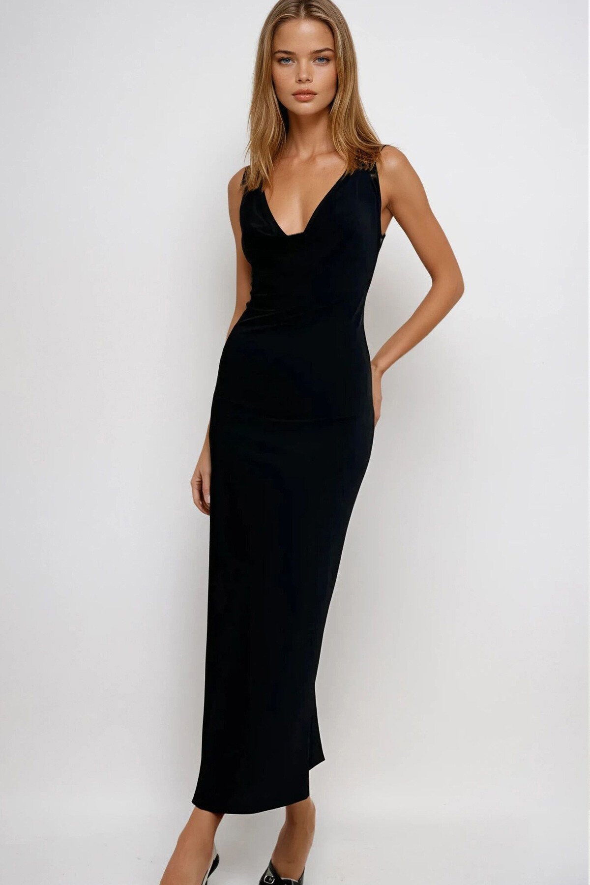 Siyah Degaje Yaka Sırt Dekolteli Uzun Sandy Elbise