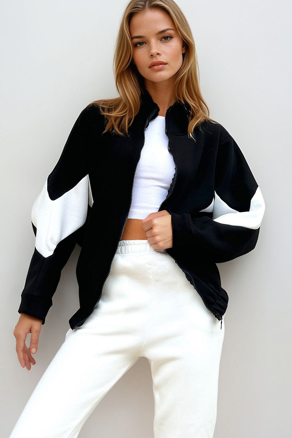 Siyah Dik Yaka İçi Şardonlu Fermuarlı Asimetrik Baskı Detaylı Sweatshirt