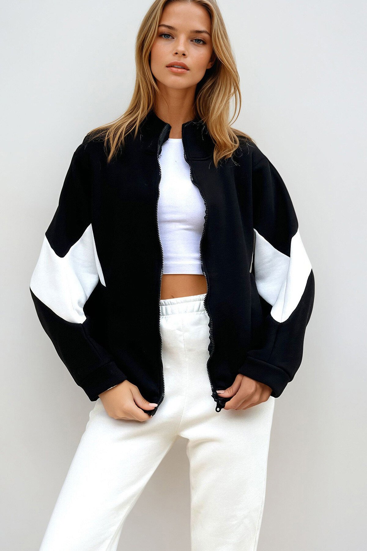 Siyah Dik Yaka İçi Şardonlu Fermuarlı Asimetrik Baskı Detaylı Sweatshirt