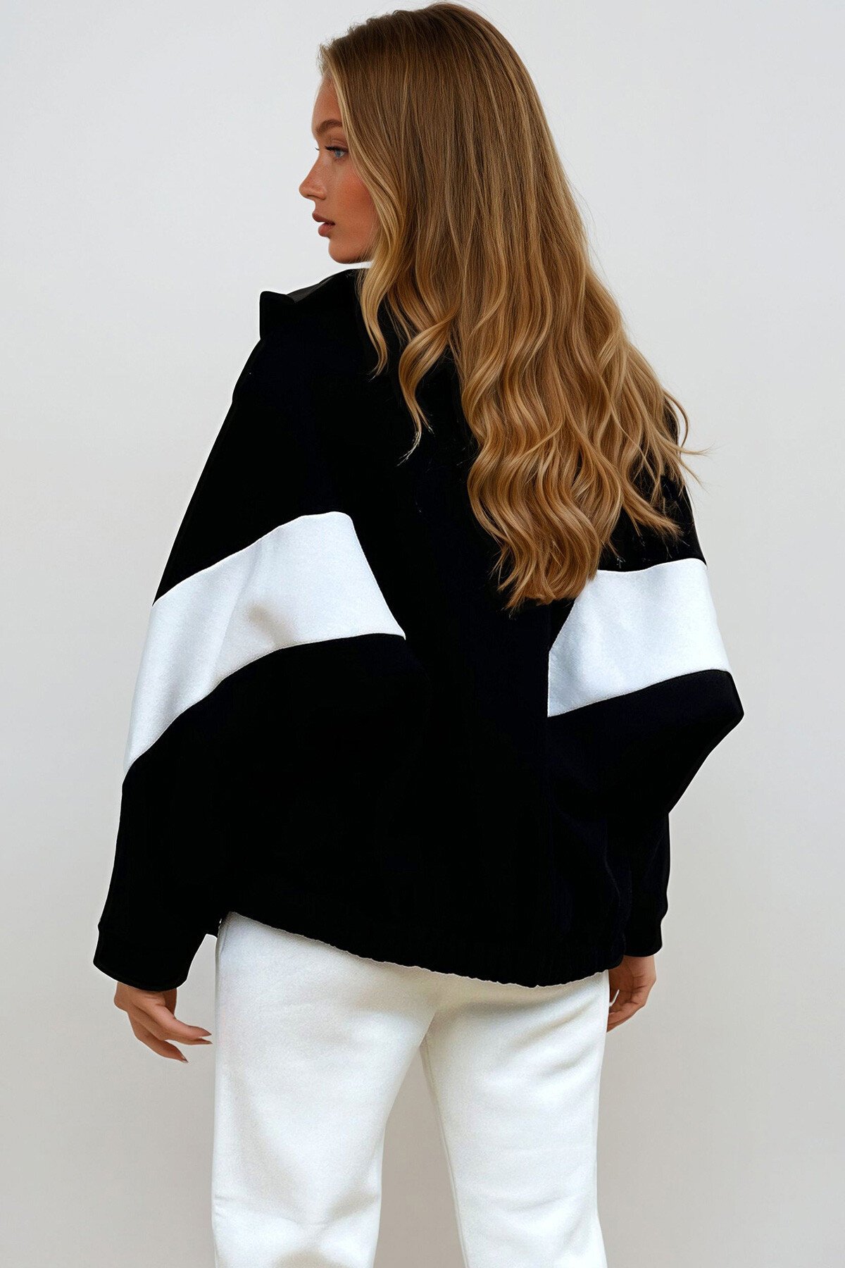 Siyah Dik Yaka İçi Şardonlu Fermuarlı Asimetrik Baskı Detaylı Sweatshirt