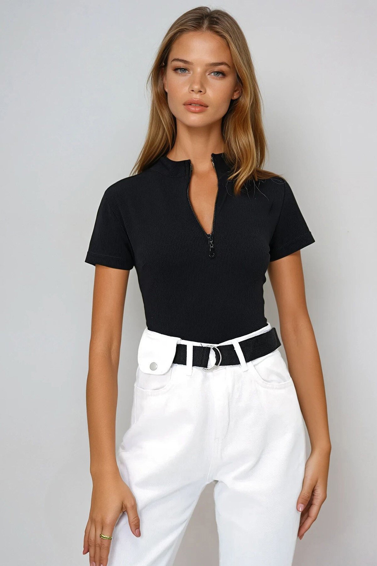 Siyah Dik Yaka Yarım Fermuarlı Kısa Kollu  Basic Bluz