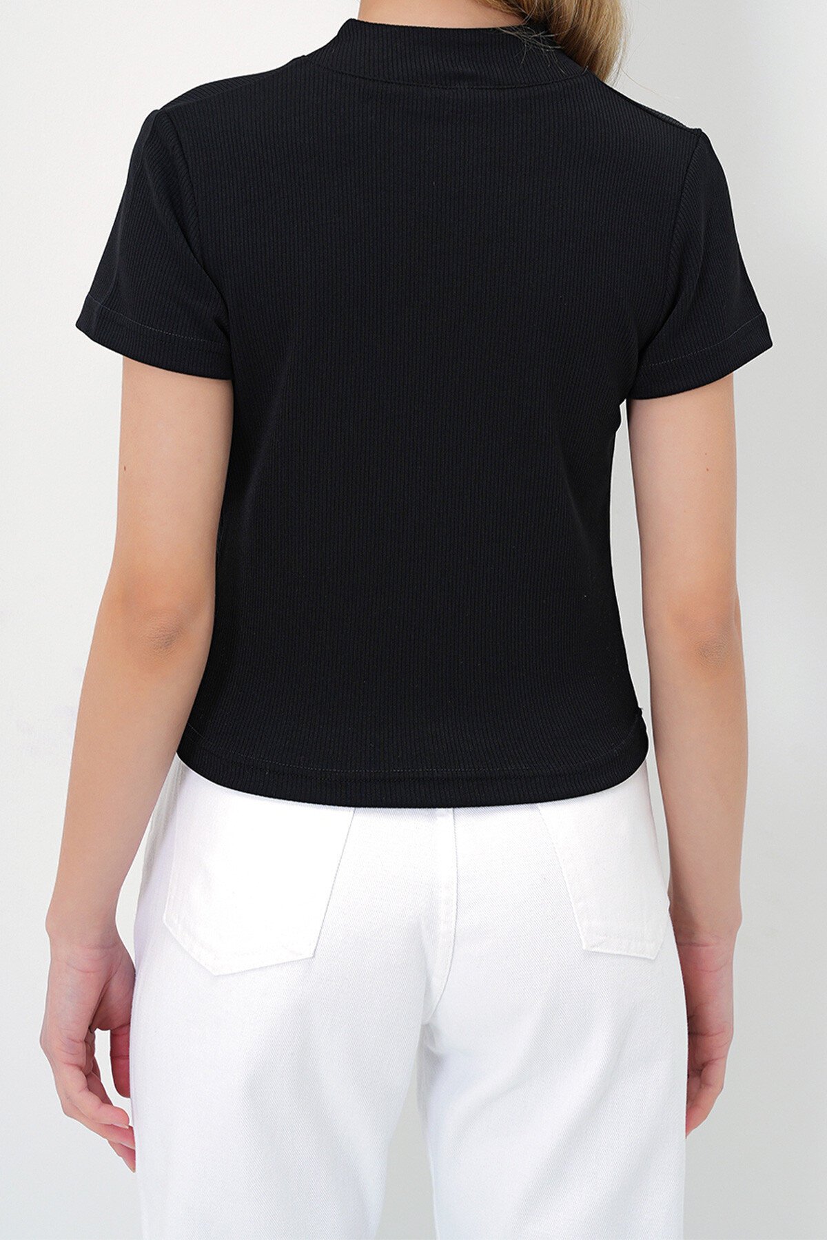 Siyah Dik Yaka Yarım Fermuarlı Kısa Kollu  Basic Bluz