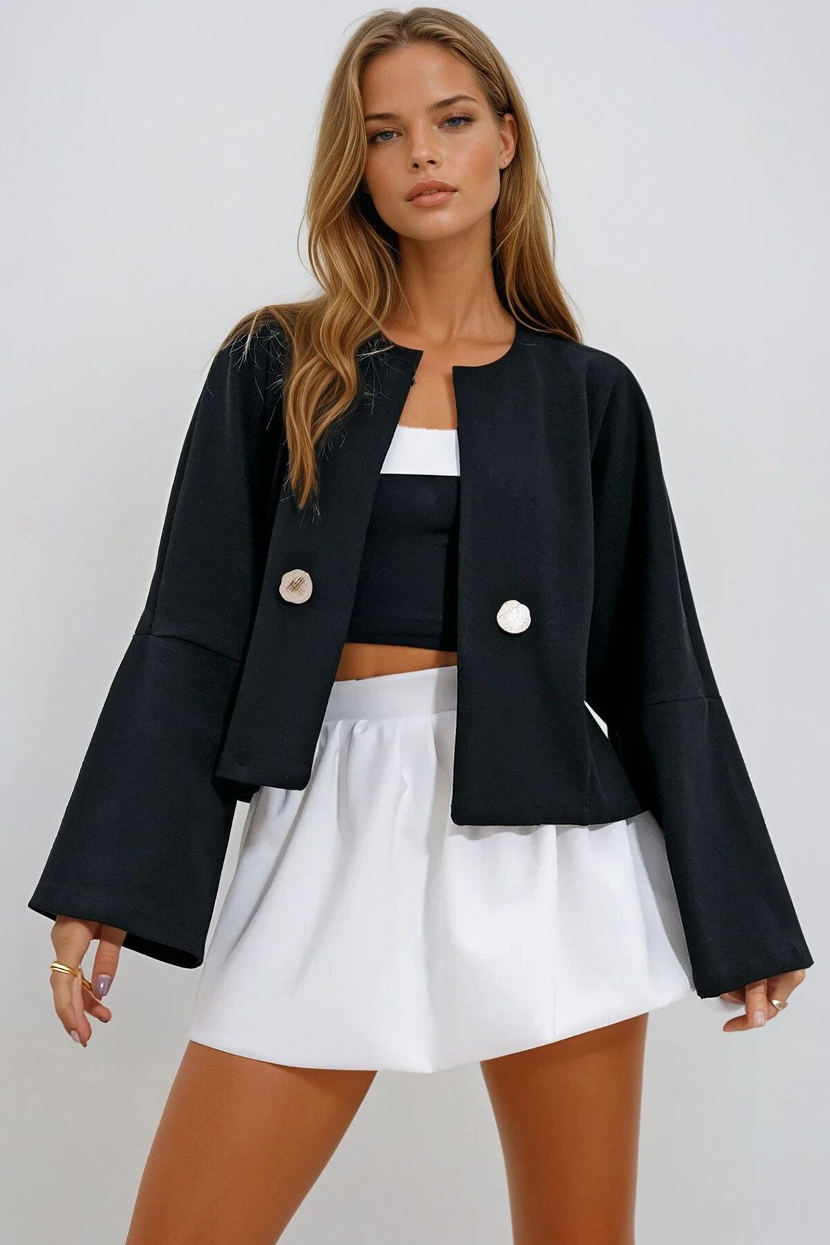Siyah Düğme Detaylı Önü Açık Kısa Ceket