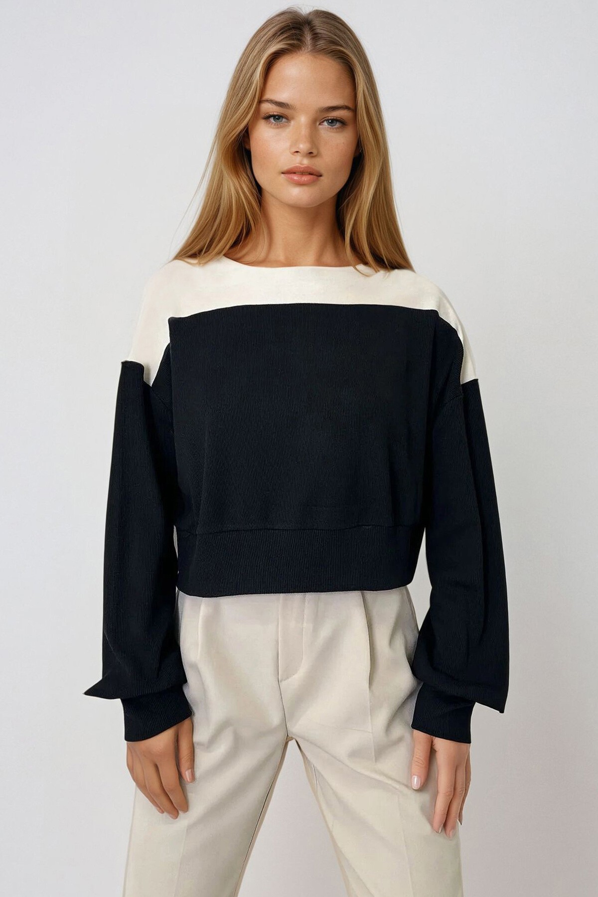 Siyah Ekru Kayık Yaka Renk Bloklu Kolları Ve Beli Lastikli Crop Bluz