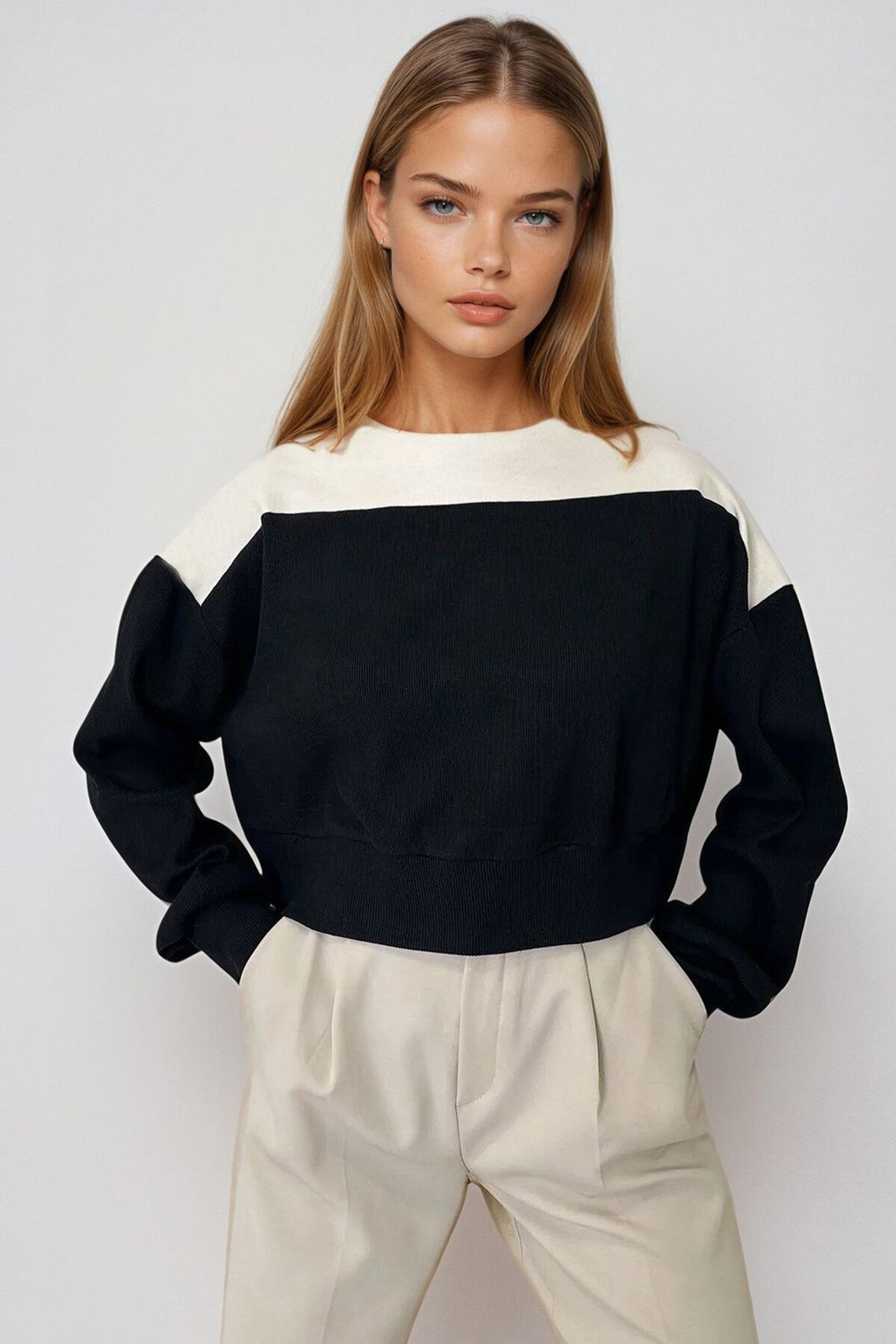 Siyah Ekru Kayık Yaka Renk Bloklu Kolları Ve Beli Lastikli Crop Bluz