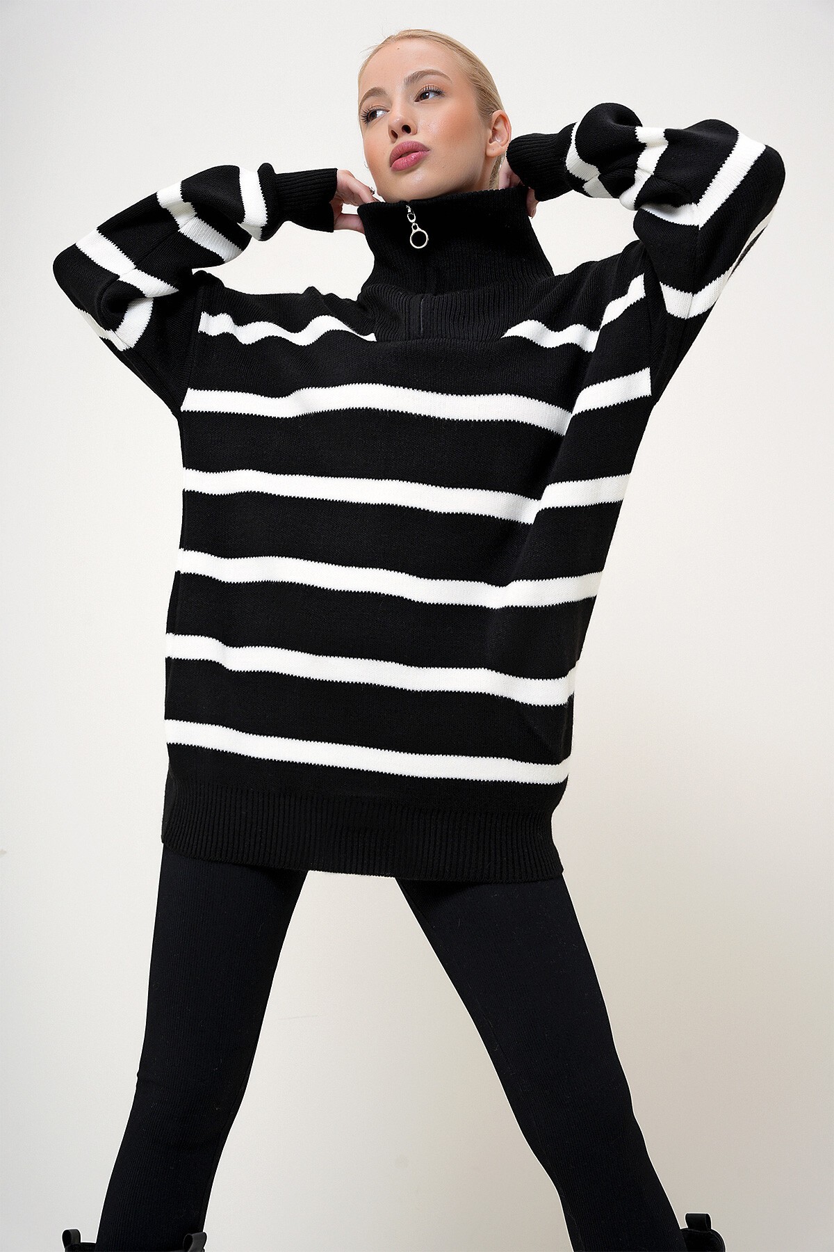 Siyah Fermuarlı Çizgili Triko Kışlık Kazak