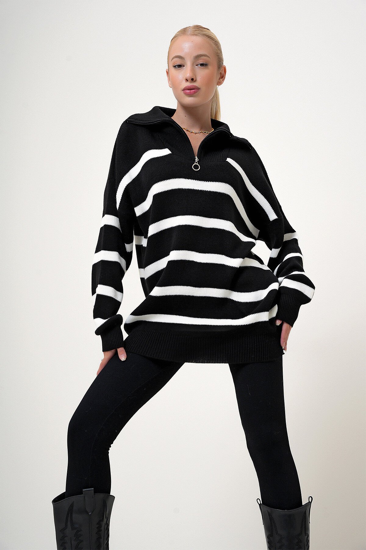 Siyah Fermuarlı Çizgili Triko Kışlık Kazak