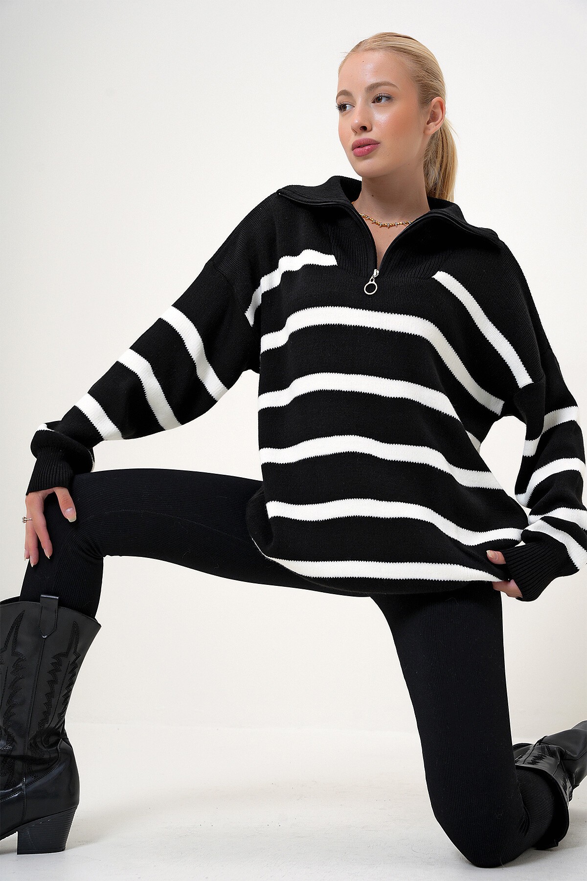 Siyah Fermuarlı Çizgili Triko Kışlık Kazak