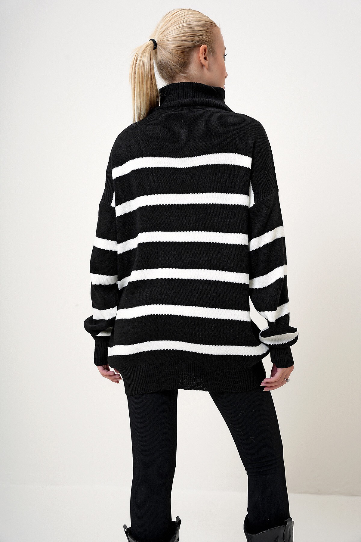Siyah Fermuarlı Çizgili Triko Kışlık Kazak