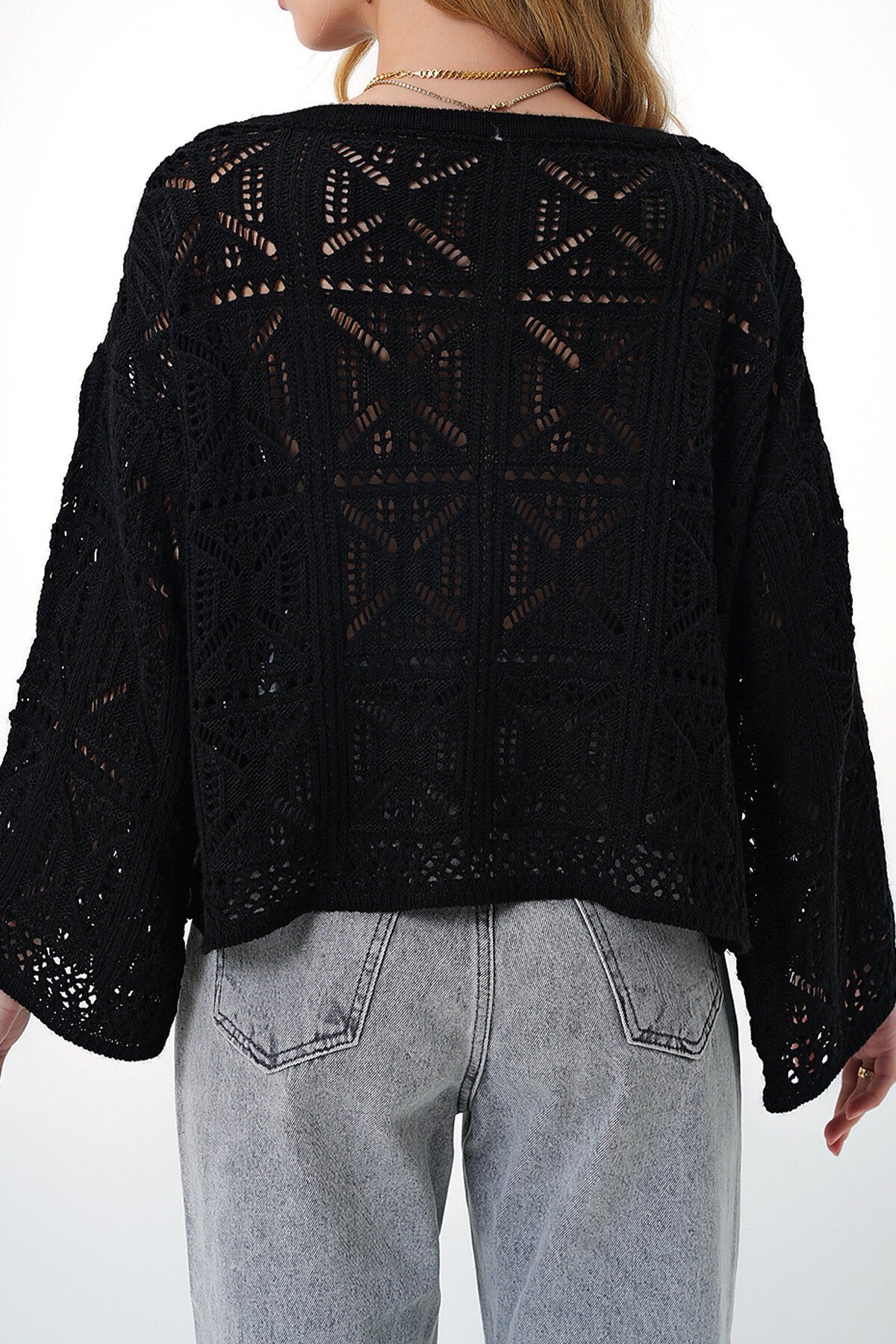 Siyah Geniş Yaka Bağlama Detaylı Ajurlu Triko Bluz