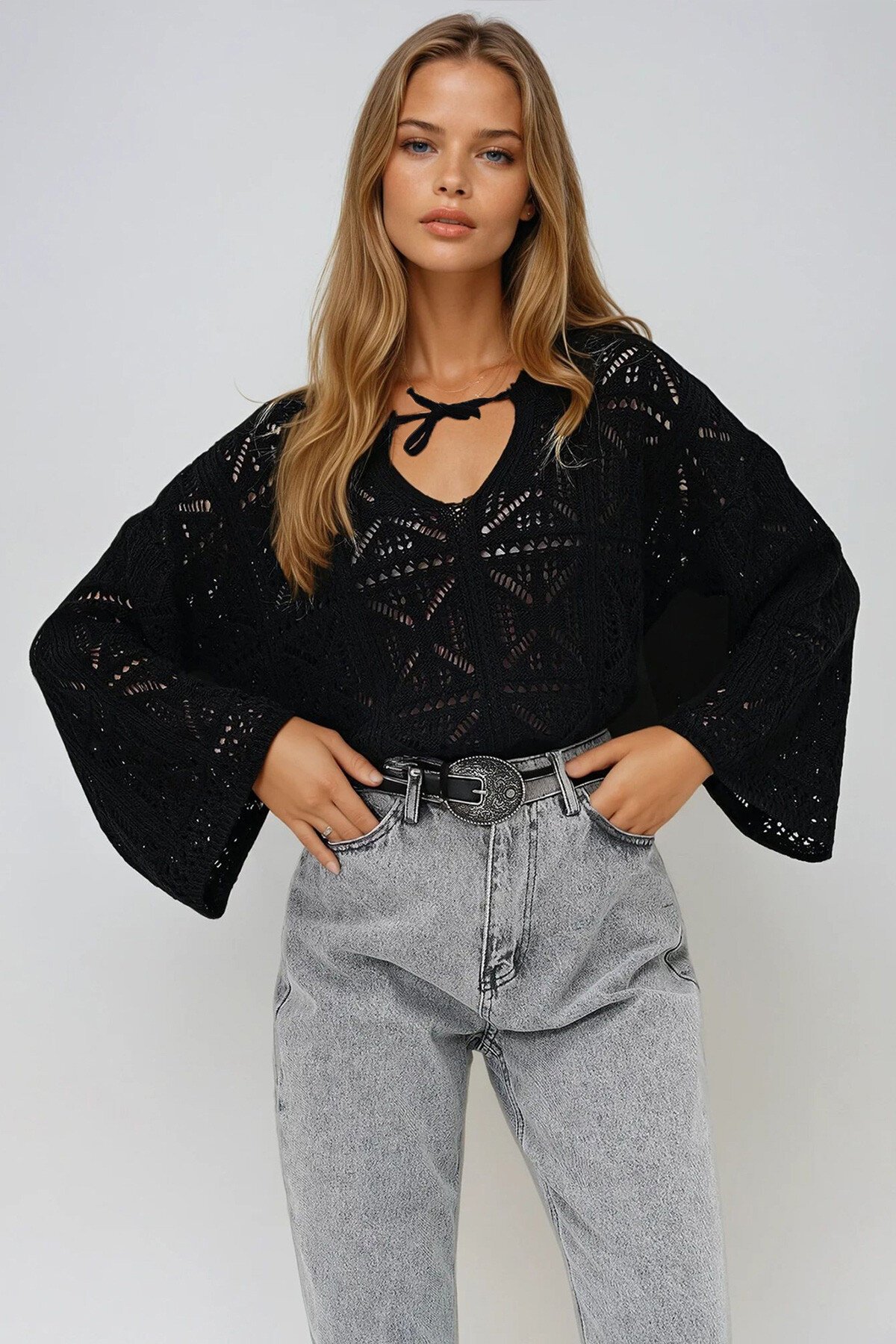 Siyah Geniş Yaka Bağlama Detaylı Ajurlu Triko Bluz