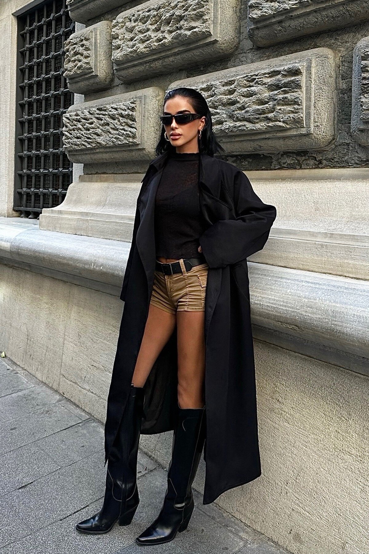 Siyah Geniş Yaka Trençkot