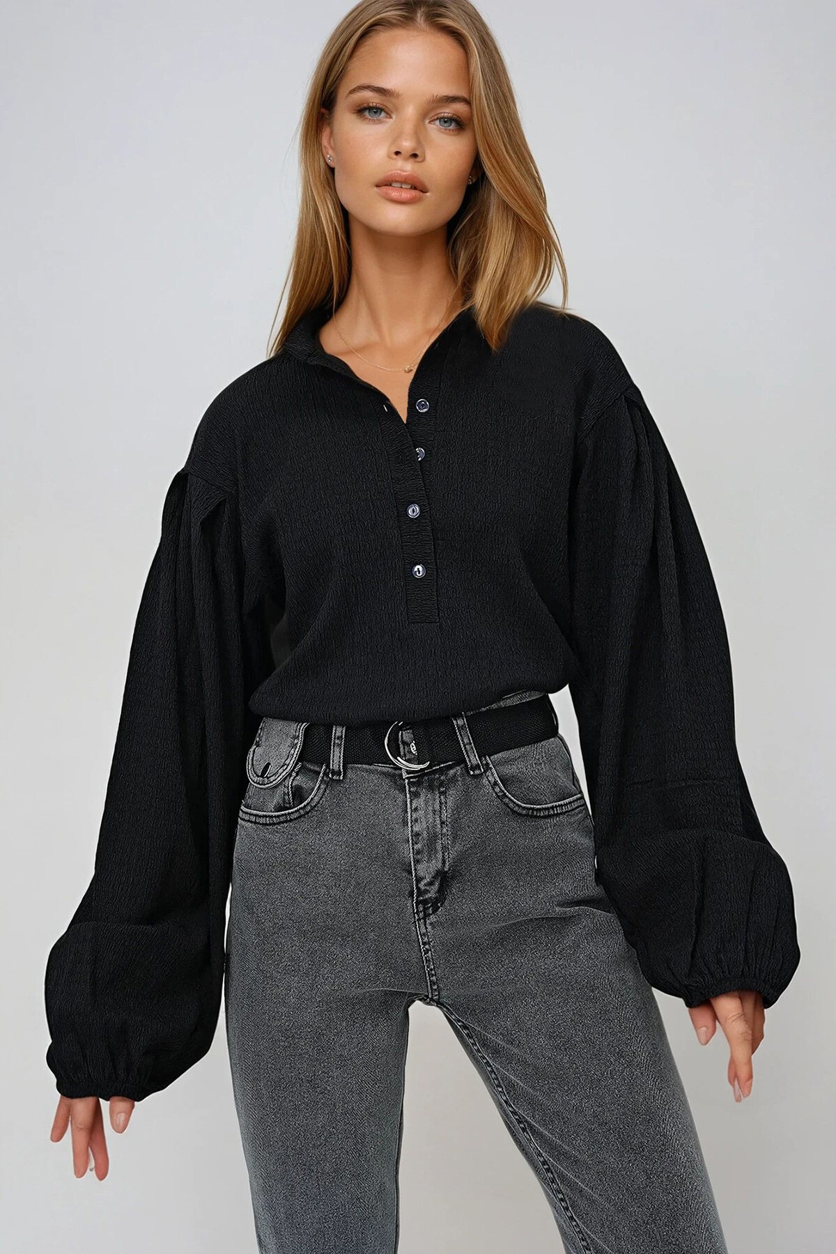 Siyah Hakim Yaka Önü Düğmeli Balon Kol Dokulu Bürümcük Gömlek Bluz
